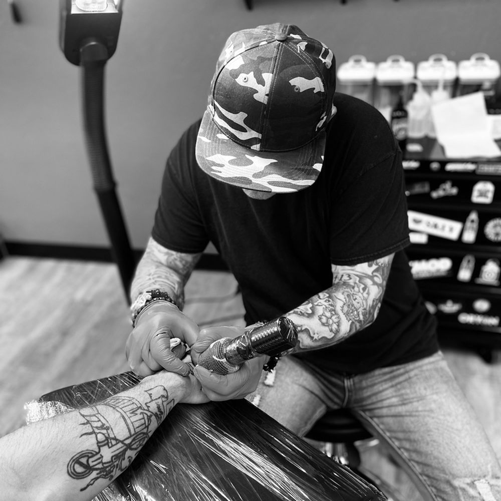 All death can do to the believer is deliver him to Jesus John MacArthur  Charlie Kirk 1993-2025 shirt, merch, gear \u0026 apparel, image size:1000x1000