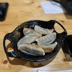 Hokkaido Ramen House - Gyoza (6 pcs).