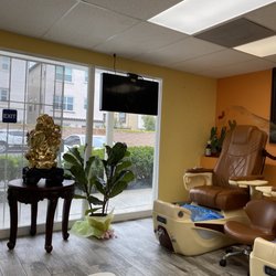 V Jolie Nails Spa - Interior