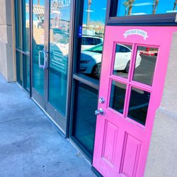 Kid to Kid-Las Vegas - Their famous pink door