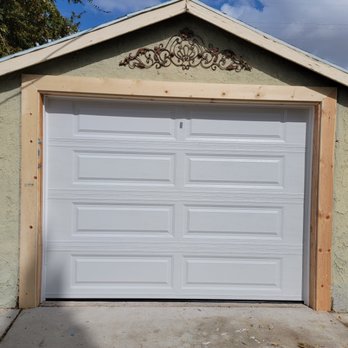 New Century OGDS - 10 X 7 long panel on single car garage. - Garage Door Services Near Me - La Puente, California New Century OGDS - 10 X 7 long panel on single car garage. - Garage Door Services Near Me - La Puente, California