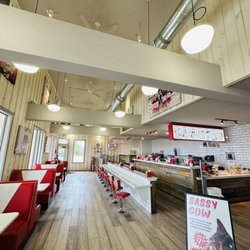 Cruze Farm Ice Cream - Sevierville - Another inside view
