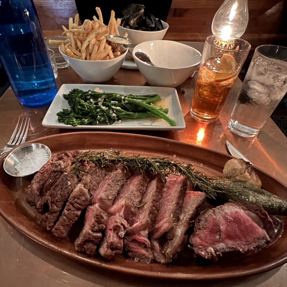 Valentina - Mussels with fries and steak with garlic broccolini - Seafood Near Me - Encinitas, California Valentina - Mussels with fries and steak with garlic broccolini - Seafood Near Me - Encinitas, California