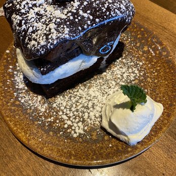 Reunion Kitchen + Drink - Bobs Bob's Hot Fudge Cake - New American Near Me - Corona, California Reunion Kitchen + Drink - Bobs Bob's Hot Fudge Cake - New American Near Me - Corona, California