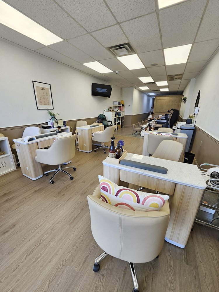 Veroli Nail Spa Logo