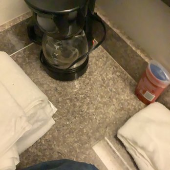 Red Roof Inn Lompoc - Coffee pot no coffee - Hotels Near Me - Lompoc, California