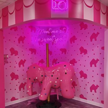 Gelato Sweetspot - Pink elephant display - Ice Cream & Frozen Yogurt Near Me - Poway, California