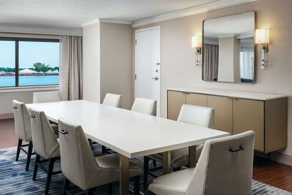 Hilton New Orleans Riverside by null