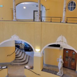 Piscine et Bains Municipaux - The entrance in a beautiful historic building