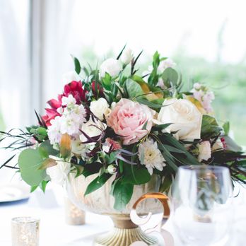 Artistic Florist - formal centerpiece at Kaya Vineyards - Florists Near Me - Cleveland, Georgia Artistic Florist - formal centerpiece at Kaya Vineyards - Florists Near Me - Cleveland, Georgia