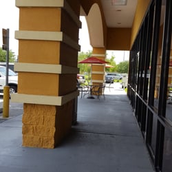 Firehouse Subs - Outside table