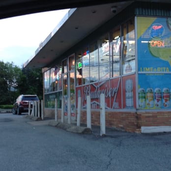 Beverage Hill Liquor Store - Storefront - Beer, Wine & Spirits Near Me - Pawtucket, Rhode Island