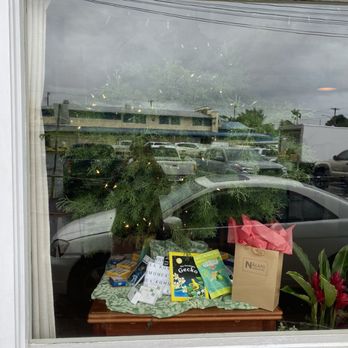 Nalani Farm Store - Christmas window display - Gift Shops Near Me - Hilo, Hawaii