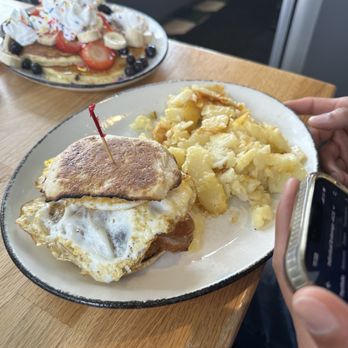 EC Diner - Sausage, egg, English muffin with home fries - American Near Me - Ellicott City, Maryland EC Diner - Sausage, egg, English muffin with home fries - American Near Me - Ellicott City, Maryland