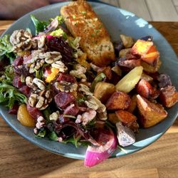 Flying Ace - Pan seared salmon, with fried potatoes and beet salad