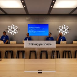 Apple Via Rizzoli - Genius Bar