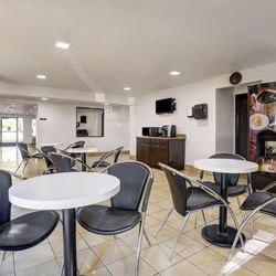 Super 8 Motel - ABVI ApacheJunction breakfast area