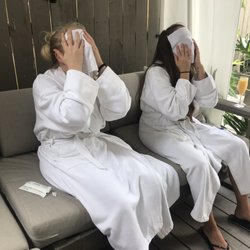 Belladonna Day Spa & Boutique - Cold towelettes