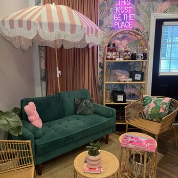 BesTea by Hitch - Back seating area - Coffee & Tea Near Me - Babylon, New York
