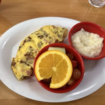 Ruby Sunshine Charleston Downtown - Three pigs omelette - Breakfast & Brunch Near Me - Charleston, South Carolina Ruby Sunshine Charleston Downtown - Three pigs omelette - Breakfast & Brunch Near Me - Charleston, South Carolina