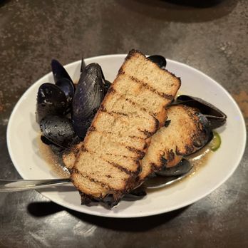 The Railpenny Tavern - PEI Mussels - Bars Near Me - Epping, New Hampshire