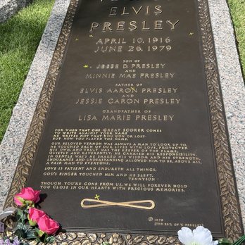 Graceland Mansion - Museums Near Me - Memphis, Tennessee