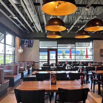 Chili's - Dining Room - American Near Me - Denver, Colorado