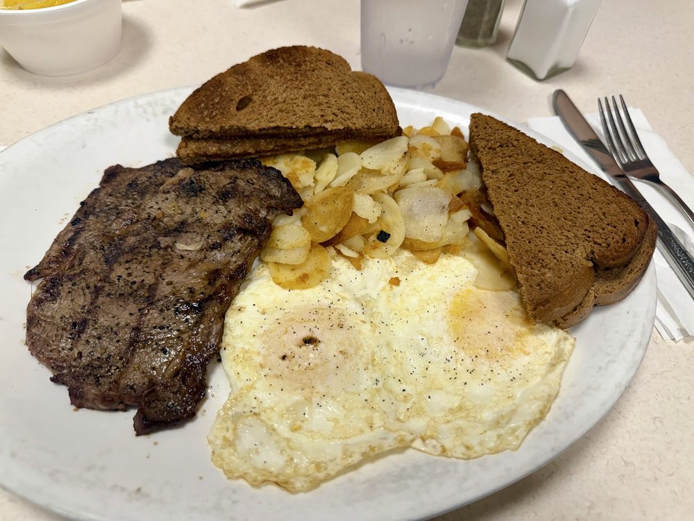 Red Squirrel Harrison Logo