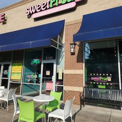 sweetFrog Premium Frozen Yogurt
