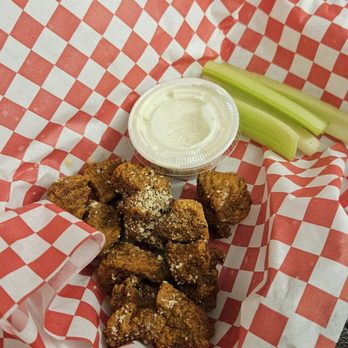 Upper Deck Sports Pub - Parmesan garlic boneless wings. Very dry and couldn't taste the flavor, just a little salty sort of flavor. - Sports Bars Near Me - Cary, North Carolina
