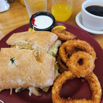 SB Sunshine Cafe - Santa Fe Turkey Melt sandwich - Breakfast & Brunch Near Me - Goleta, California