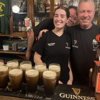 John Kavanagh The Gravediggers - The friendly pouring staff - Pubs Near Me - Dublin, D