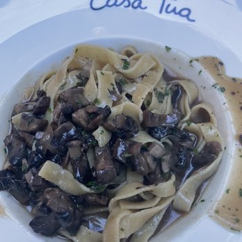 Casa Tua - Linguine with mushrooms - Italian Near Me - Miami Beach, Florida Casa Tua - Linguine with mushrooms - Italian Near Me - Miami Beach, Florida