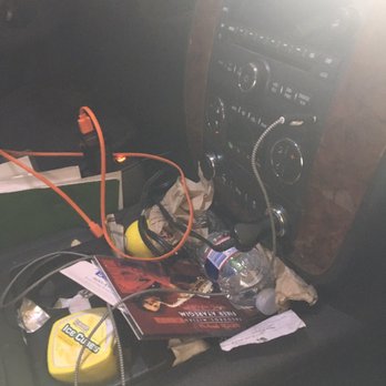 ExecuCar - This is what the console of our driver's car looked like. - Limos Near Me ExecuCar - This is what the console of our driver's car looked like. - Limos Near Me