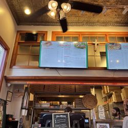 Upper Crust Pizza - Interior