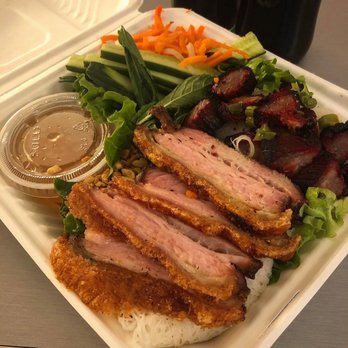 Lúa - BH8. Bánh Hỏi Xa Xiu & Heo Quay Rolled woven rice noodle plate with a combination of grilled charsiu pork and slow roasted crunchy skin pork - Vietnamese Near Me - Portland, Oregon Lúa - BH8. Bánh Hỏi Xa Xiu & Heo Quay Rolled woven rice noodle plate with a combination of grilled charsiu pork and slow roasted crunchy skin pork - Vietnamese Near Me - Portland, Oregon