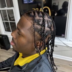Savv’s Barbershop - 2 Strand twist w/ Taper & lineup