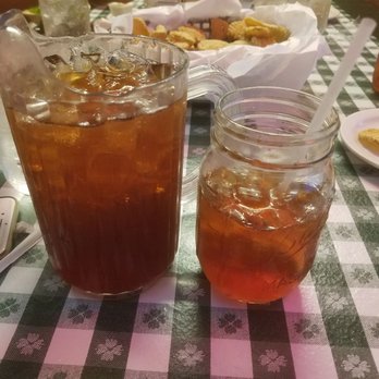 Pat's Place - Perfect sweet tea in a pikling jar - American Near Me - New Braunfels, Texas