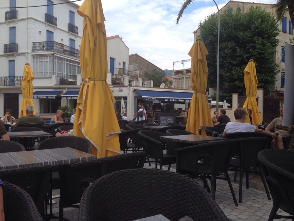 BAR LES PLATANES 2 Place Puig del Mas, Banyuls sur Mer, PyrénéesOrientales, France