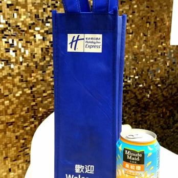 智選假日酒店 - You get your choice of OJ or Sprite upon check in...and a nifty bag. - Hotels Near Me - Hong Kong, HK