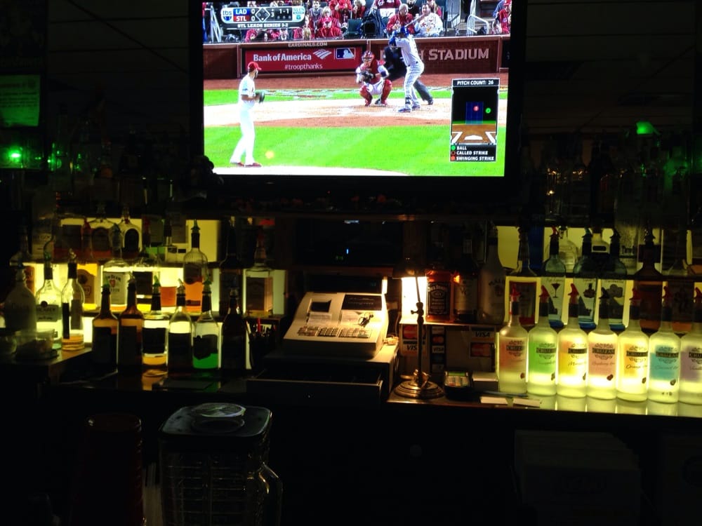 C Mulligans Pub Logo