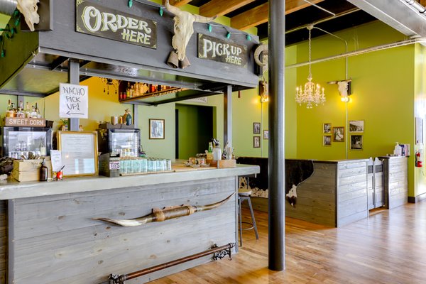 Chartreuse Saloon by null
