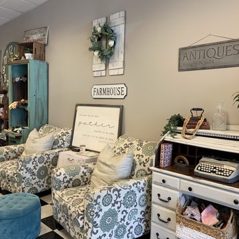 Sweet Tea & Coffee Cafe - Seating area with home decor - Coffee & Tea Near Me - Surprise, Arizona Sweet Tea & Coffee Cafe - Seating area with home decor - Coffee & Tea Near Me - Surprise, Arizona