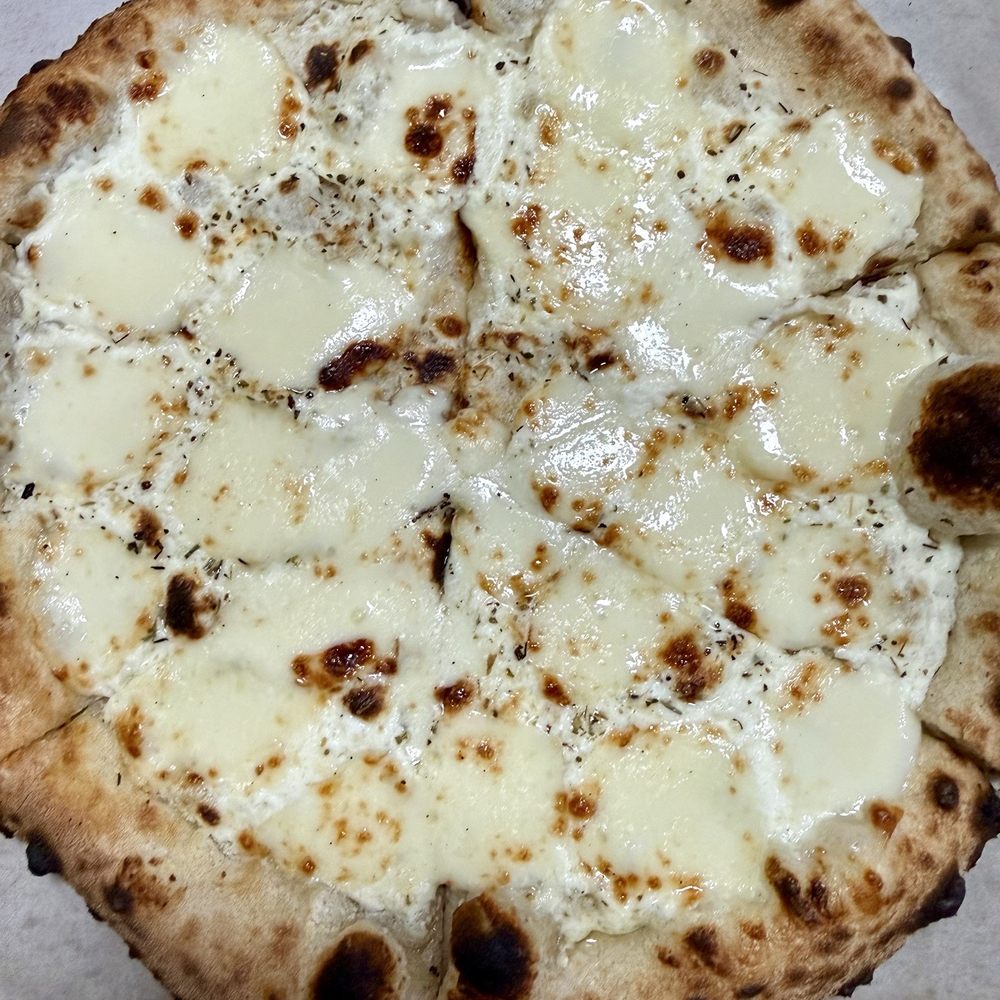 Presti Pizza - Bianca white pizza - Food Trucks Near Me Presti Pizza - Bianca white pizza - Food Trucks Near Me