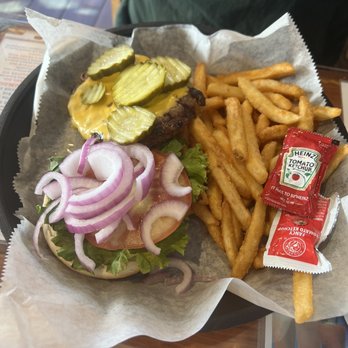 Nautilus Restaurant - Cheeseburger - Seafood Near Me - Virginia Beach, Virginia