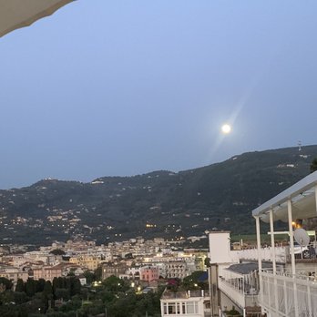 Hotel Bel Air - Moon rising during dinner - Hotels Near Me - Sorrento, NA