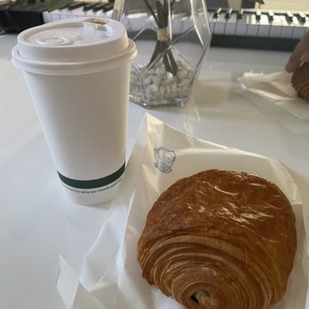Oakwood Espresso - Vanilla latte and Chocolate Croissant - Coffee & Tea Near Me - Toronto, Ontario Oakwood Espresso - Vanilla latte and Chocolate Croissant - Coffee & Tea Near Me - Toronto, Ontario