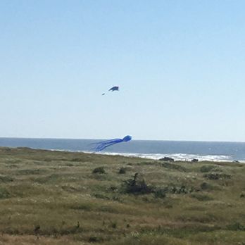 ChautauquaLodge - Kites and surf viewed from the balcony - Hotels Near Me - Long Beach, Washington ChautauquaLodge - Kites and surf viewed from the balcony - Hotels Near Me - Long Beach, Washington
