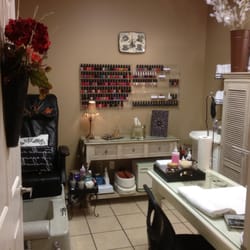 COMPLETE NAIL CARE IN A RELAXING NAIL SPA