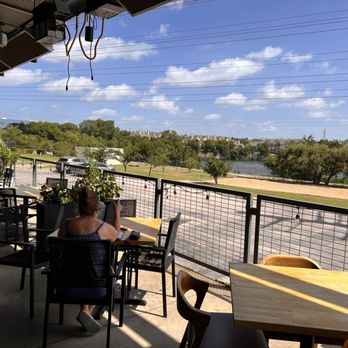Vida Verde Kitchen - Outdoor patio - Mexican Near Me - Austin, Texas